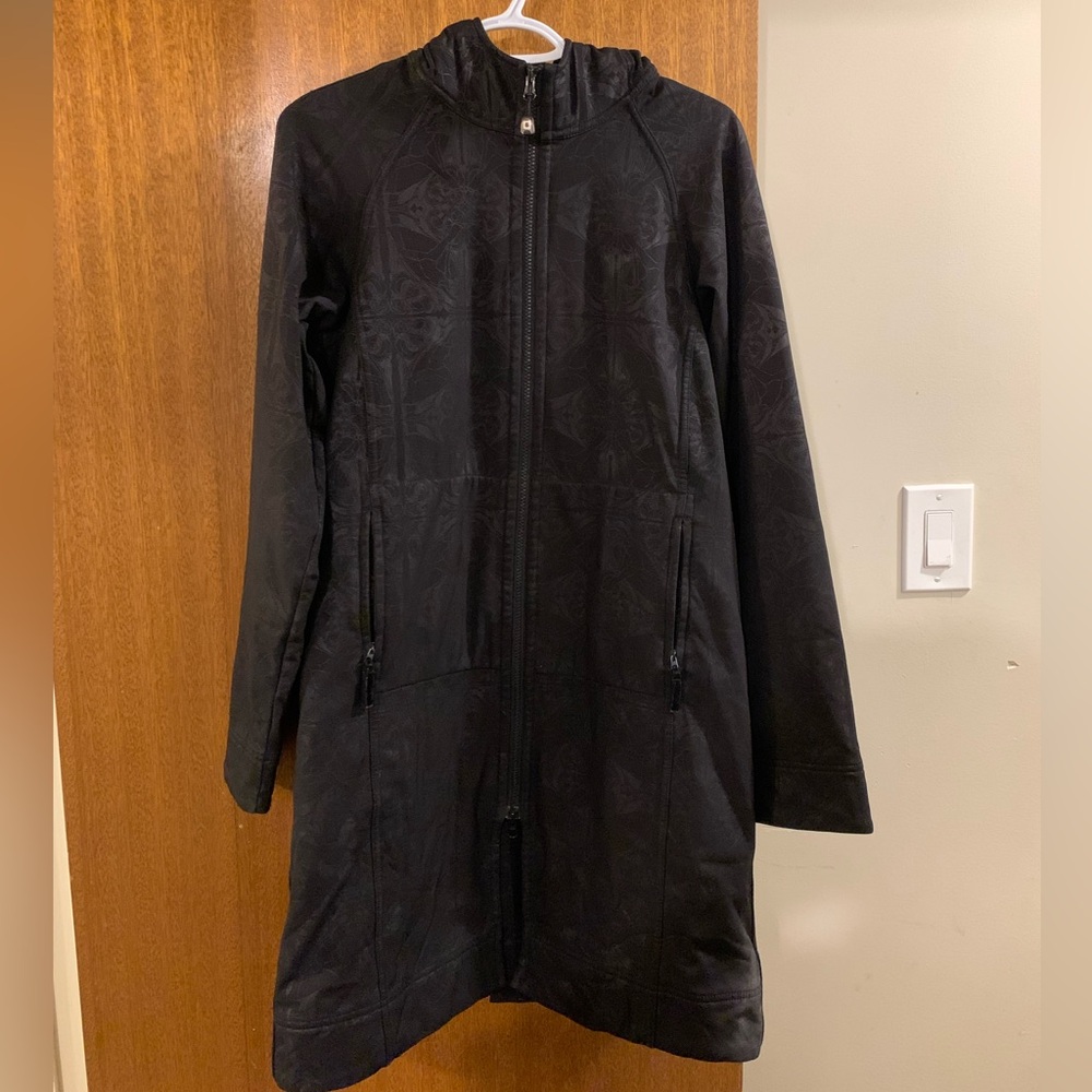 Lululemon black patterned Windbreaker